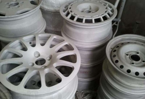 Чистка литых и штампованных дисков автомобиля