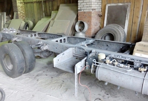 Пескоструйная очистка рамы грузовика