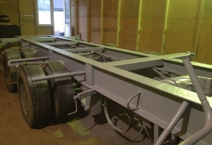 Чистка рамы грузового транспорта от ржавчины. Удаление ЛКП.