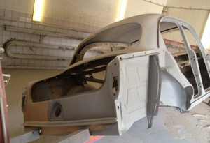 Снятие старой краски на автомобиле