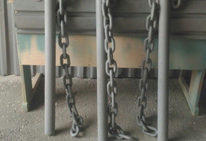 Чистка металлических цепей и деталей методом пескоструйной обработки