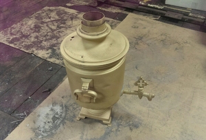 Очистка антикварного самовара пескоструйной обработкой