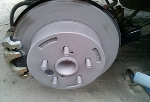 Чистка тормозных дисков автомобиля