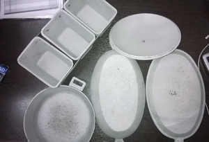 Очистка хлебных алюминиевых форм от гари и жира